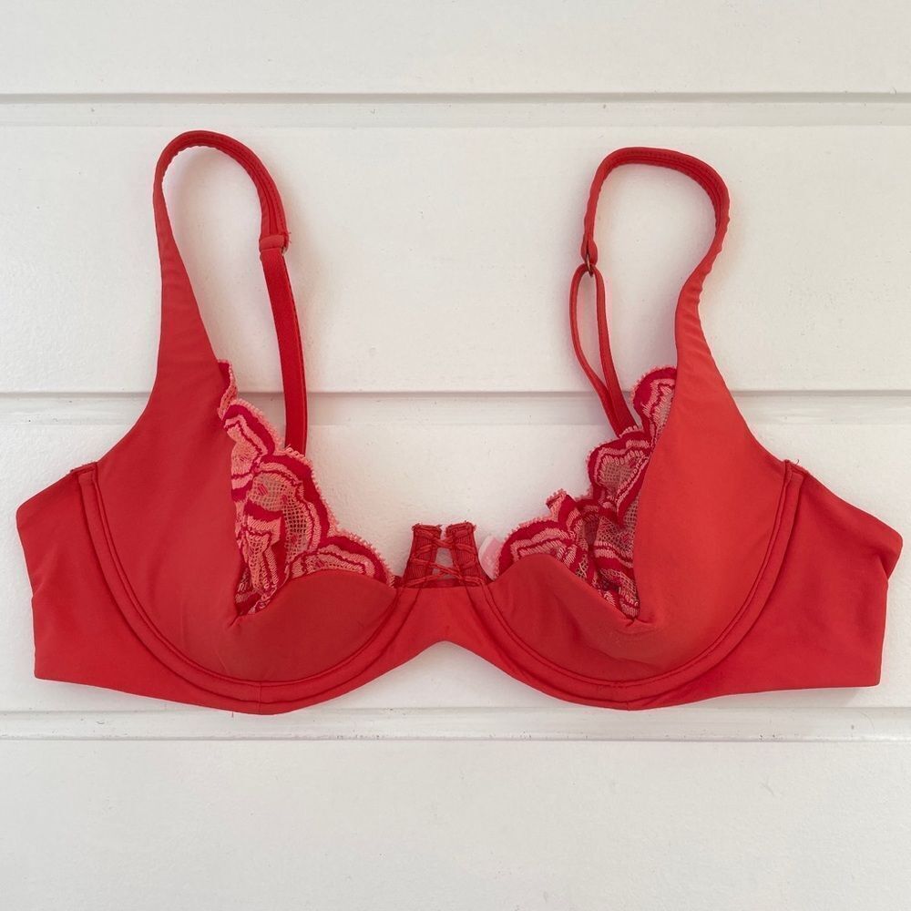 Victoria's Secret Very Sexy Push Up Without Padding Bra Size 36B Red